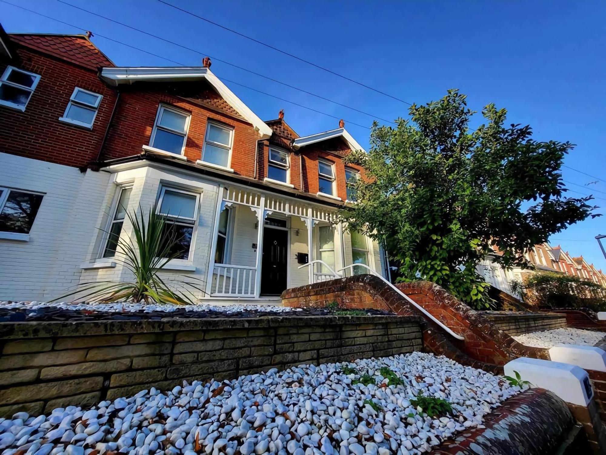 One Bed Apartment, Close To Train, City, Beach And Hospital Long Booking Welcome Eastbourne Exterior photo