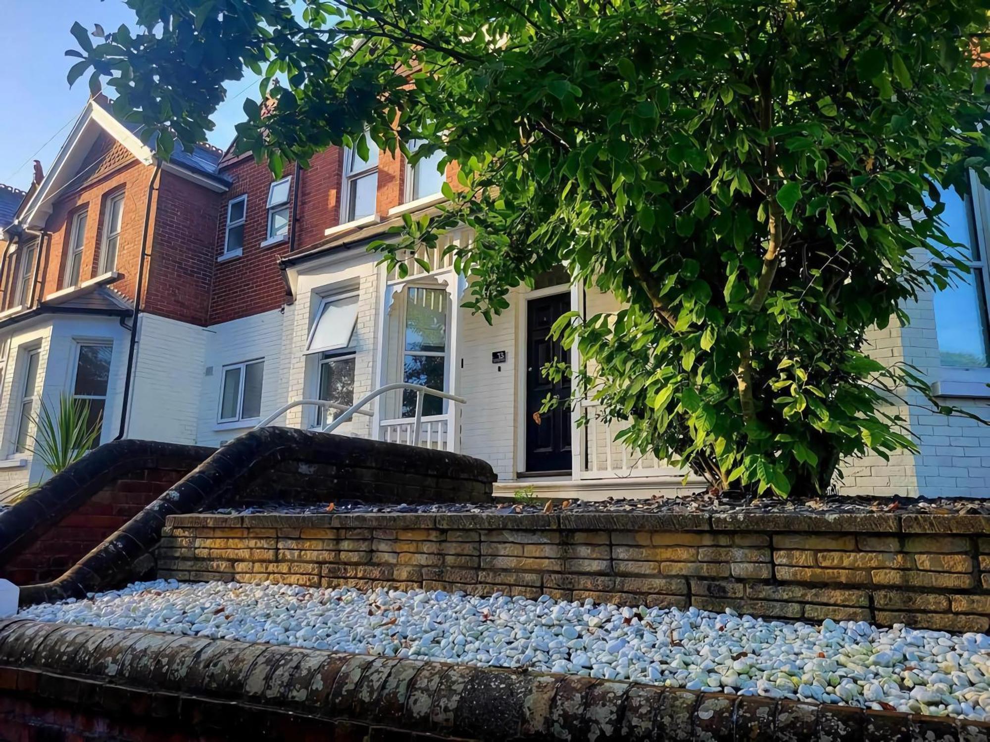 One Bed Apartment, Close To Train, City, Beach And Hospital Long Booking Welcome Eastbourne Exterior photo