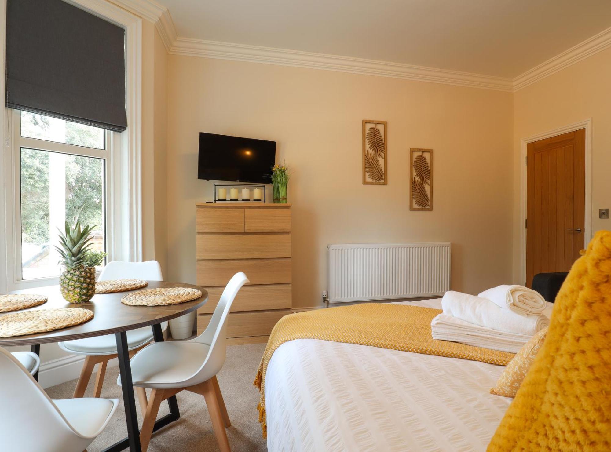One Bed Apartment, Close To Train, City, Beach And Hospital Long Booking Welcome Eastbourne Exterior photo